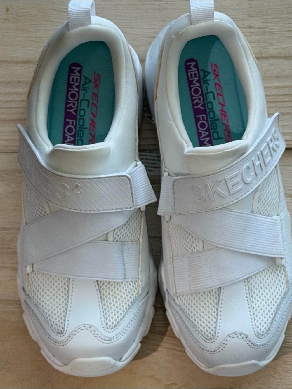 Skechers White D-Lites 2.0 - Best Bet Sneakers Sz 6
